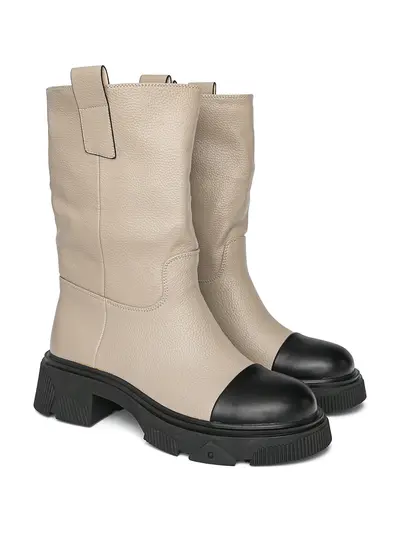 Сапоги бежевого цвета на среднем каблуке